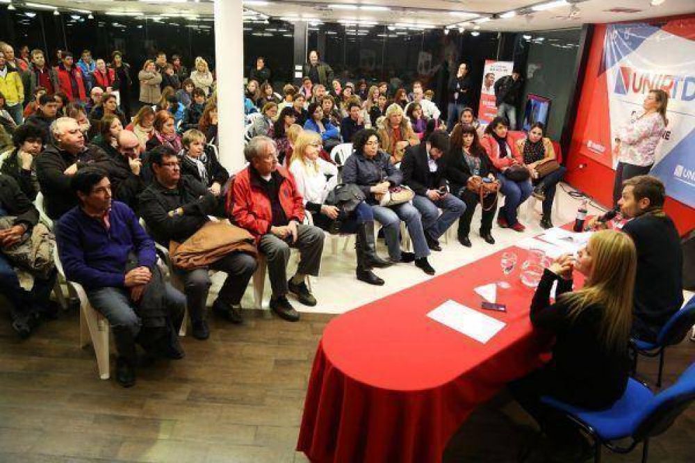 La f�rmula de UNIR TDF se reuni� con docentes de R�o Grande