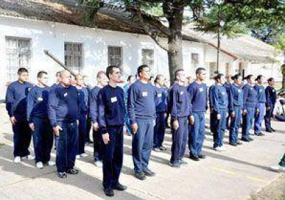 Los ingresantes a la Polic�a Local no pueden tener tatuajes visibles