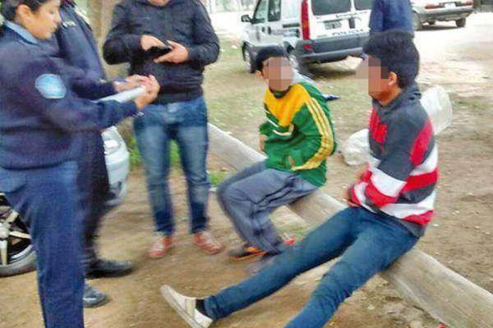 Ebrios, hac�an picadas en la autopista a la salida de un boliche