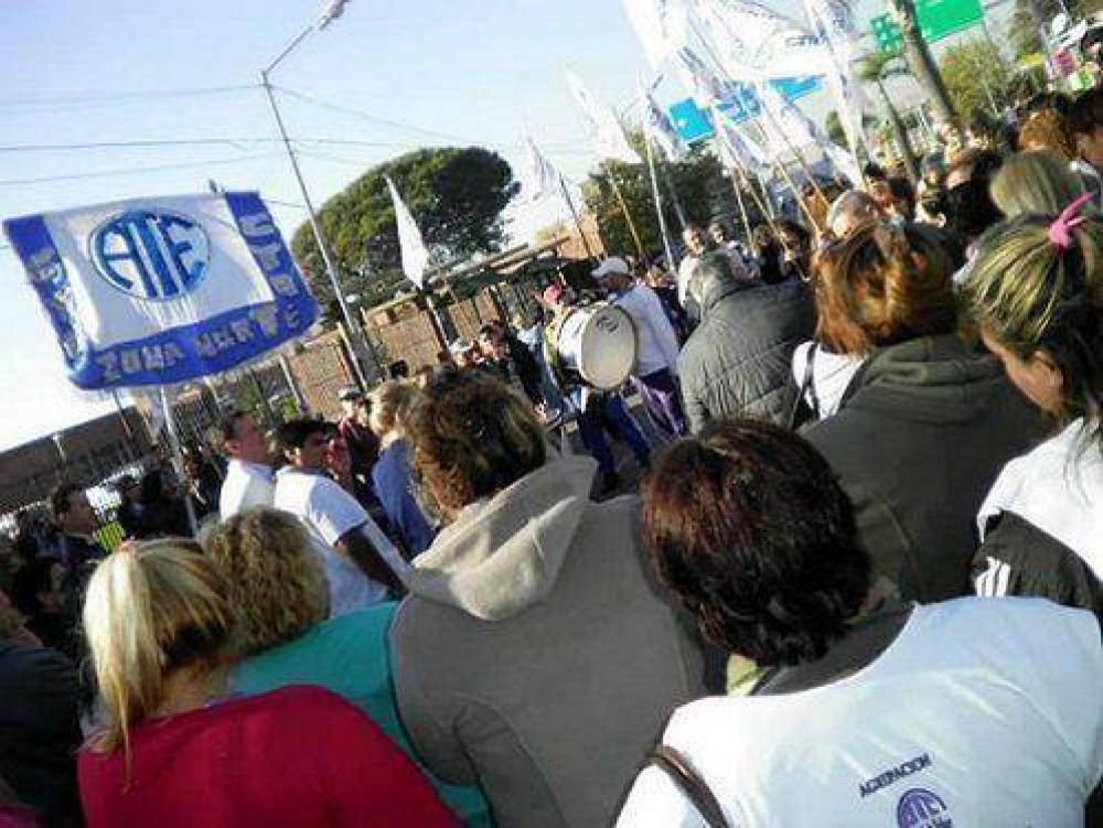Paro y movilizaci�n de ATE Zona Norte frente al hospital de Tigre