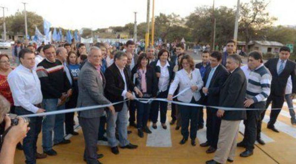 Corpacci inaugur� una rotonda de acceso