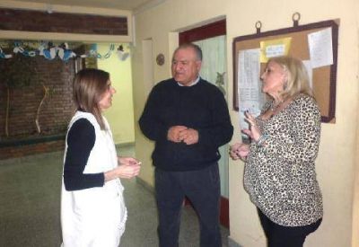 Ju�rez entreg� subsidios a la Escuela 502 y al Club Cort�nez