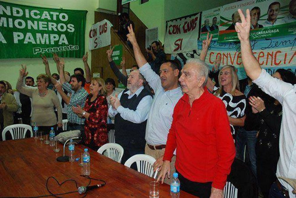 Larra�aga present� su lista de precandidatos con la presencia de Verna y Mar�n