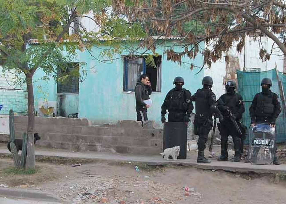 Hay ocho demorados por los disturbios en el barrio El Molino