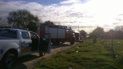 Vecinos quemaron y arrojaron a la calle la casilla donde viv�a el acusado de acoso