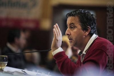 Con cr�ticas, avanzan las licitaciones de La Perla y el Torre�n del Monje