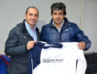 La Fundaci�n Trascender entreg� camisetas