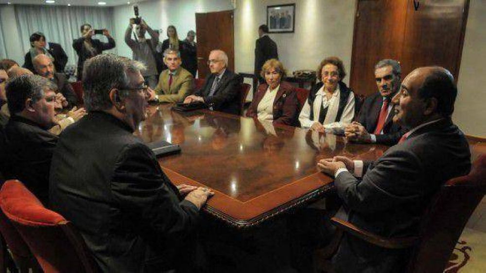 El Vicegobernador se reuni� con la Comisi�n del Bicentenario