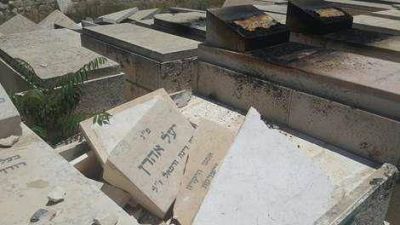�rabes prendieron fuego tumbas del cementerio Monte de los Olivos en Jerusalem