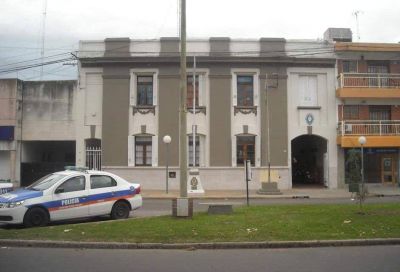 Atac� a �piedrazos� la casa de un vecino