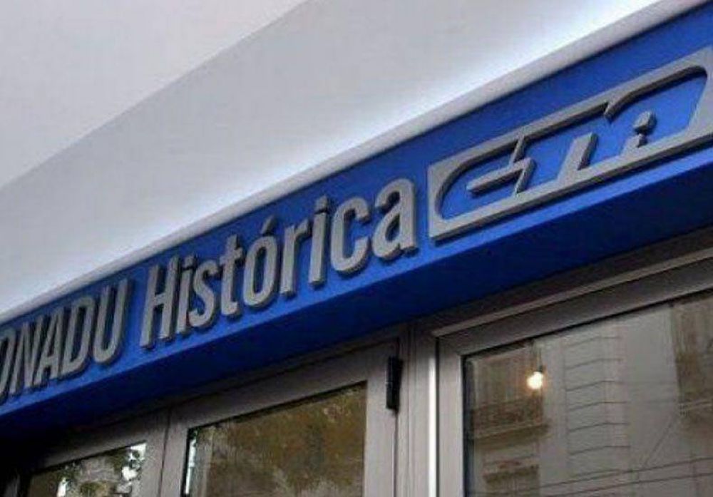 Docentes universitarios manifestaron su oposici�n al acuerdo salarial del 27 por ciento
