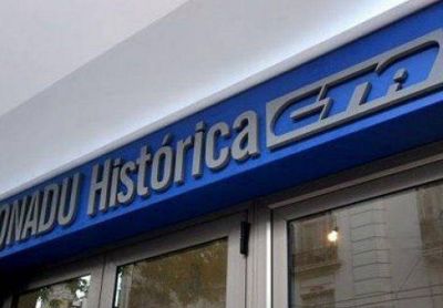 Docentes universitarios manifestaron su oposici�n al acuerdo salarial del 27 por ciento