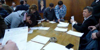 Comunas: firmaron candidaturas por el FPV