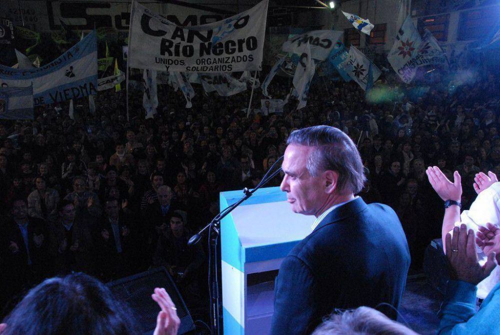 Multitudinario cierre de campa�a de Pichetto en Viedma