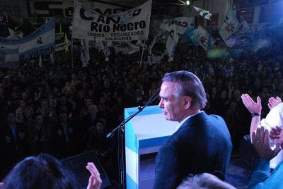 Multitudinario cierre de campa�a de Pichetto en Viedma