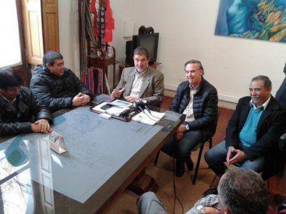 Pichetto y Foulkes firman acuerdo para construir 400 viviendas en Viedma