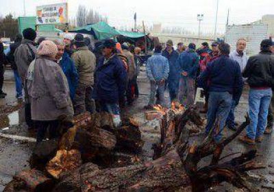 Lo chacareros no aflojan y mantienen los cortes de ruta 