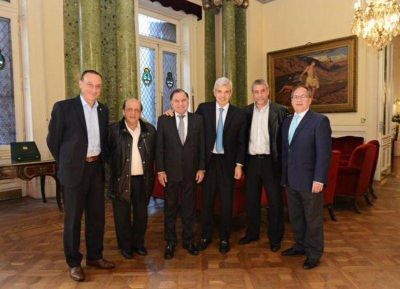 Dom�nguez pide apoyo de alcaldes y promete 