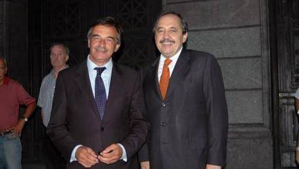 Ca�do el candidato propio, la UCR busca poner un vice
