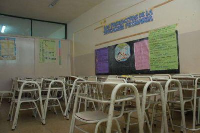 Todos los gremios docentes ya decidieron parar hasta el viernes
