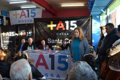 Graciela Camaño encabezó apertura de comando de campaña del Frente Renovador