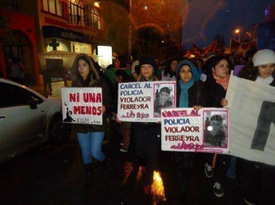 Piden la detenci�n de polic�a acusado de abuso