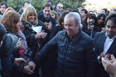PERALTA: �HAY QUE ARREMANGARSE Y ESTAR AL LADO DE LA GENTE�