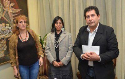 La gobernadora colabor� con la Asociaci�n de Fomento