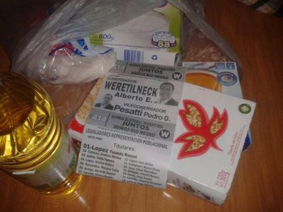 Denuncian entrega de alimentos con boleta del oficialismo