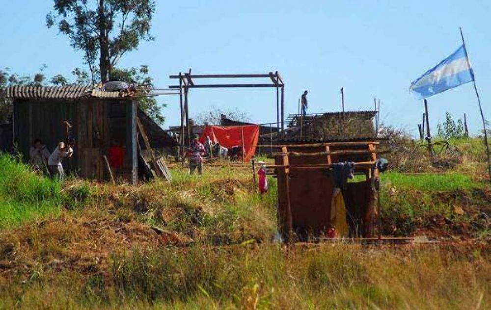 Ante falta de respuestas, familias usurpan terrenos del barrio N�stor Kirchner