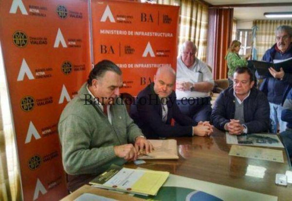Carossi, encabez� la apertura de sobres de licitaci�n de la rehabilitaci�n de calzada para la Ruta 41.
