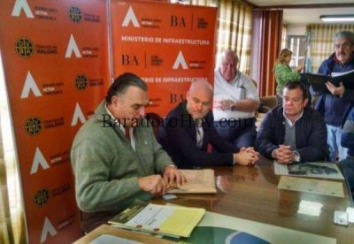 Carossi, encabez� la apertura de sobres de licitaci�n de la rehabilitaci�n de calzada para la Ruta 41.