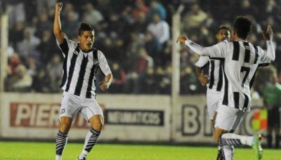 Talleres: la alegr�a de Franco Piergi�comi por marca su primer gol en Talleres
