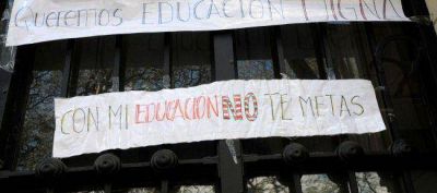 Toma por tiempo indeterminado de la Escuela de Danzas