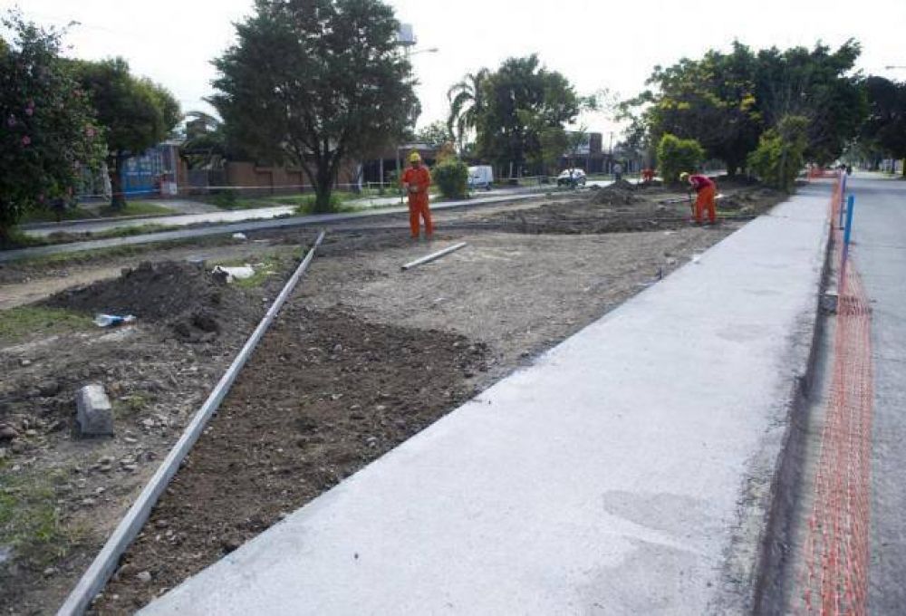 En Las Am�ricas construyen la primera ciclov�a de la Capital
