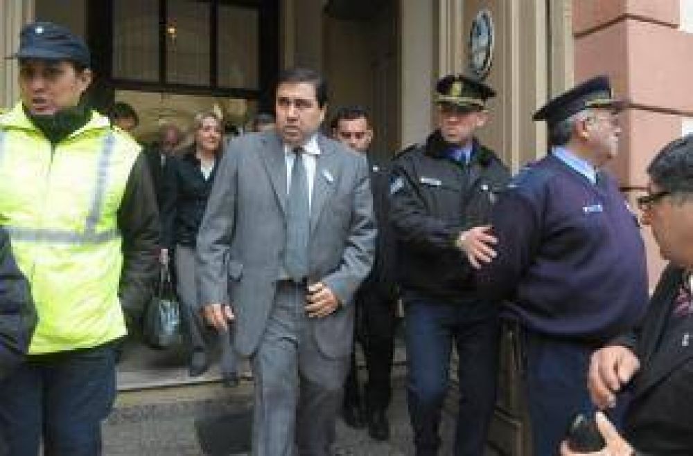 Dos fallos vetan la �re-re�, pero el oficialismo postula a Mansilla