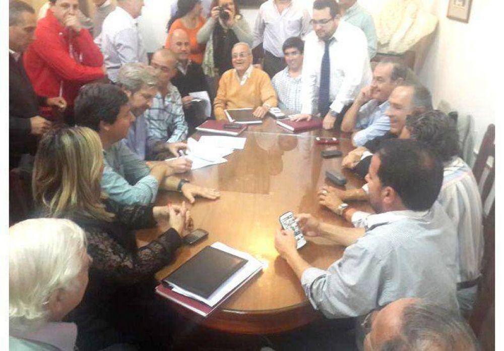La UCR, el PRO y el massismo sellaron el acuerdo electoral en Entre R�os
