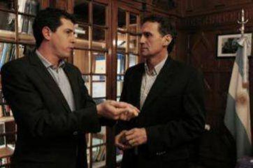 Katopodis se sac� la foto con Wado de Pedro