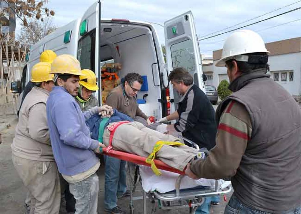 Se accident� un obrero que trabaja en la construcci�n del edificio de Cicar