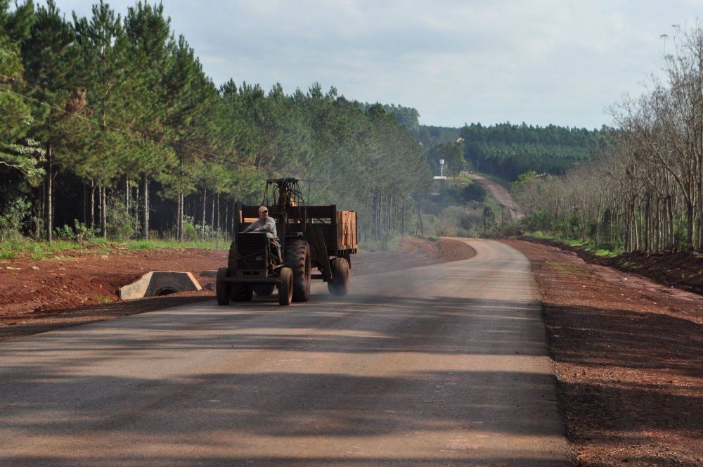 Avanzan las obras de asfaltado entre Garuhap� y Paraje Omb�