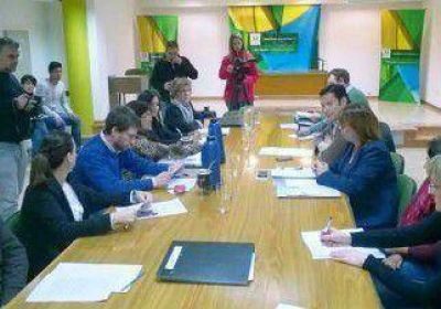 Pechi Quiroga les apunt� a los vecinos por el Dur�n 