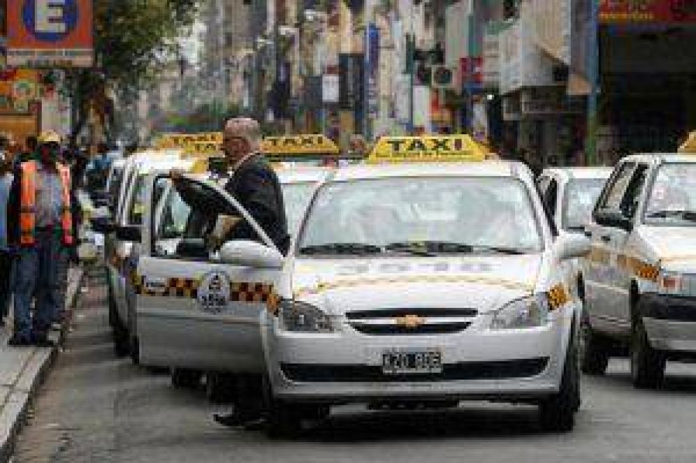 Taxistas advierten que cercar�n la ciudad si no son atendidos
