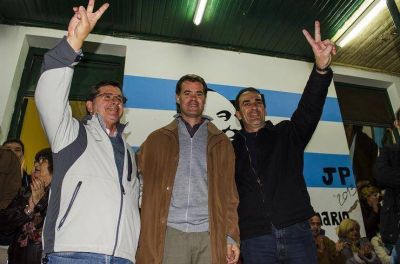 Daniel Irigoyen baj� su precandidatura a intendente y dio su apoyo a Piaggio