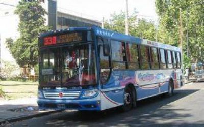 Paro en las l�neas 338 y 406: Balearon a un colectivero y hay protesta