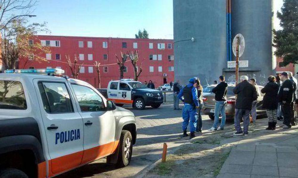 Detienen en La Horqueta a tres delincuentes que robaron un auto