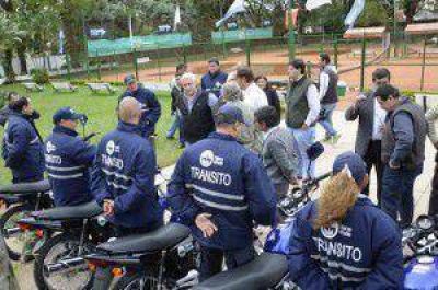 Tr�nsito sum� 13 motopatrullas, 200 chalecos, 70 cascos y computadoras