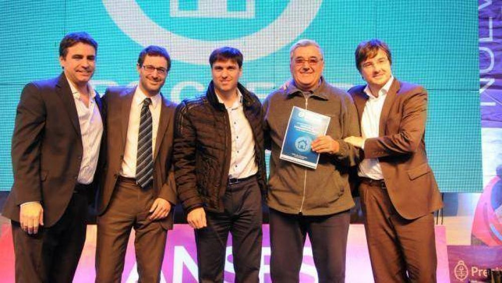 Se entregaron 340 nuevas jubilaciones a vecinos del Distrito