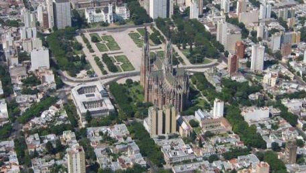 En La Plata, el Frente para la Victoria lidera los sondeos