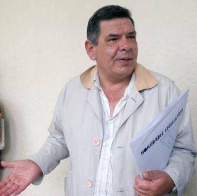 Robles solicita a la Corte la suspensi�n de dos funcionarios