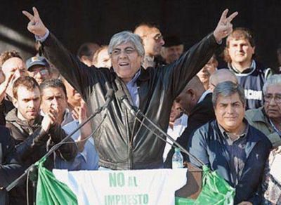 El gremio de camioneros rechaz� suba del 26% y ratific� plan de lucha